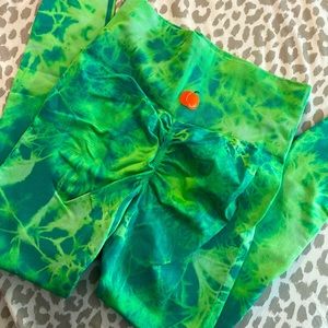 Green Tie dye, stretchy, scrunch butt peachedbynellie Instagram
